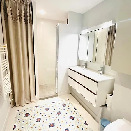 Valin 1, Centre Ville, Face Au Port, Lr105 아파트